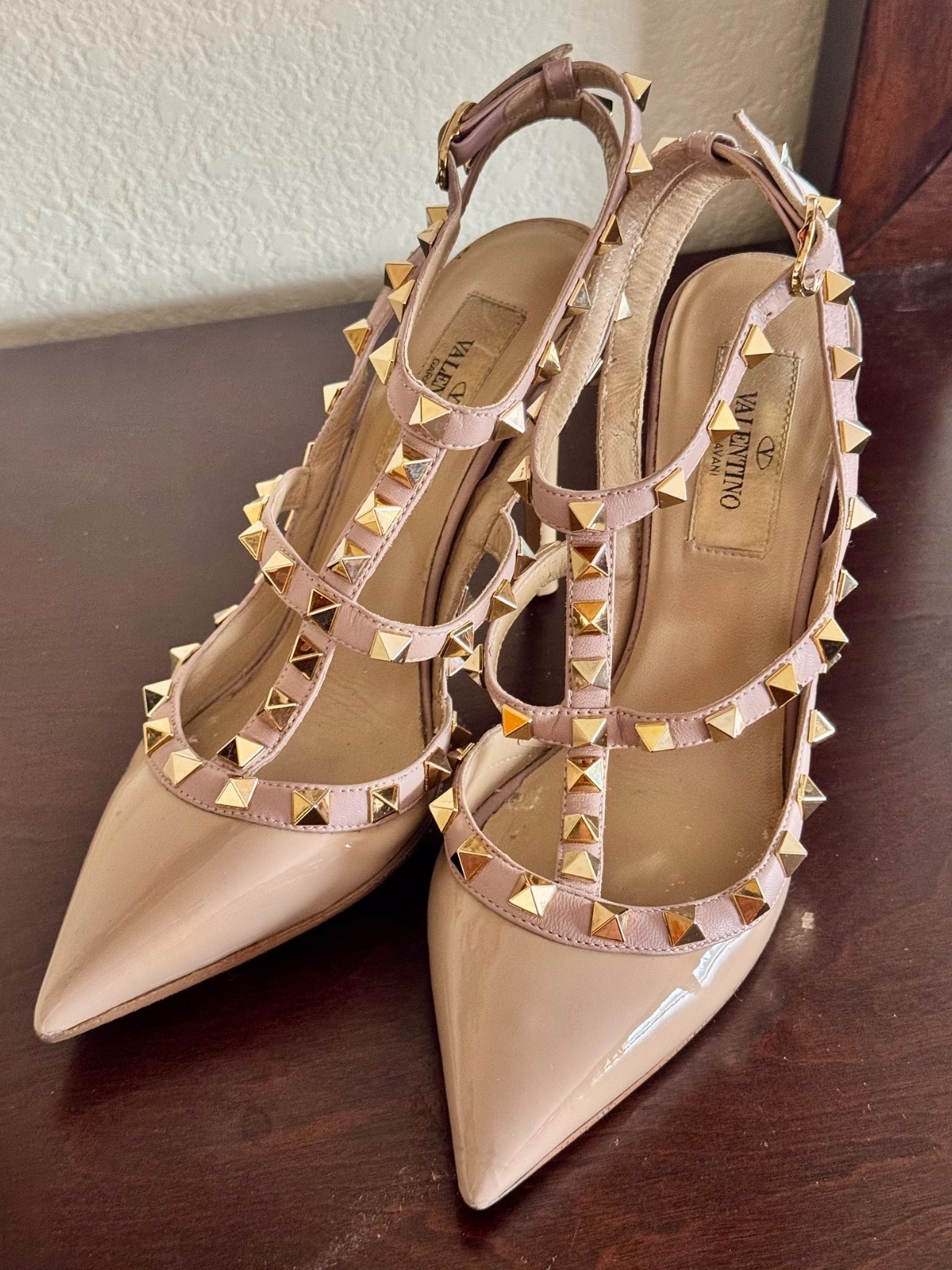 Valentino Garavani Rockstud Patent Leather Caged Heels Pumps Nude 35 US size 5