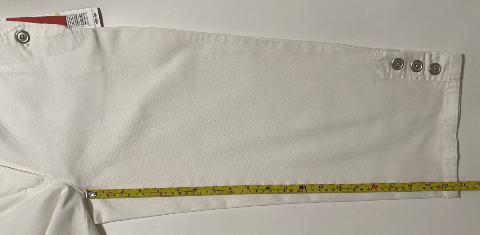 Rafaella ~ White Stretch Twill PETITE Capris w/Pockets, Button Accents ~ Size 4P