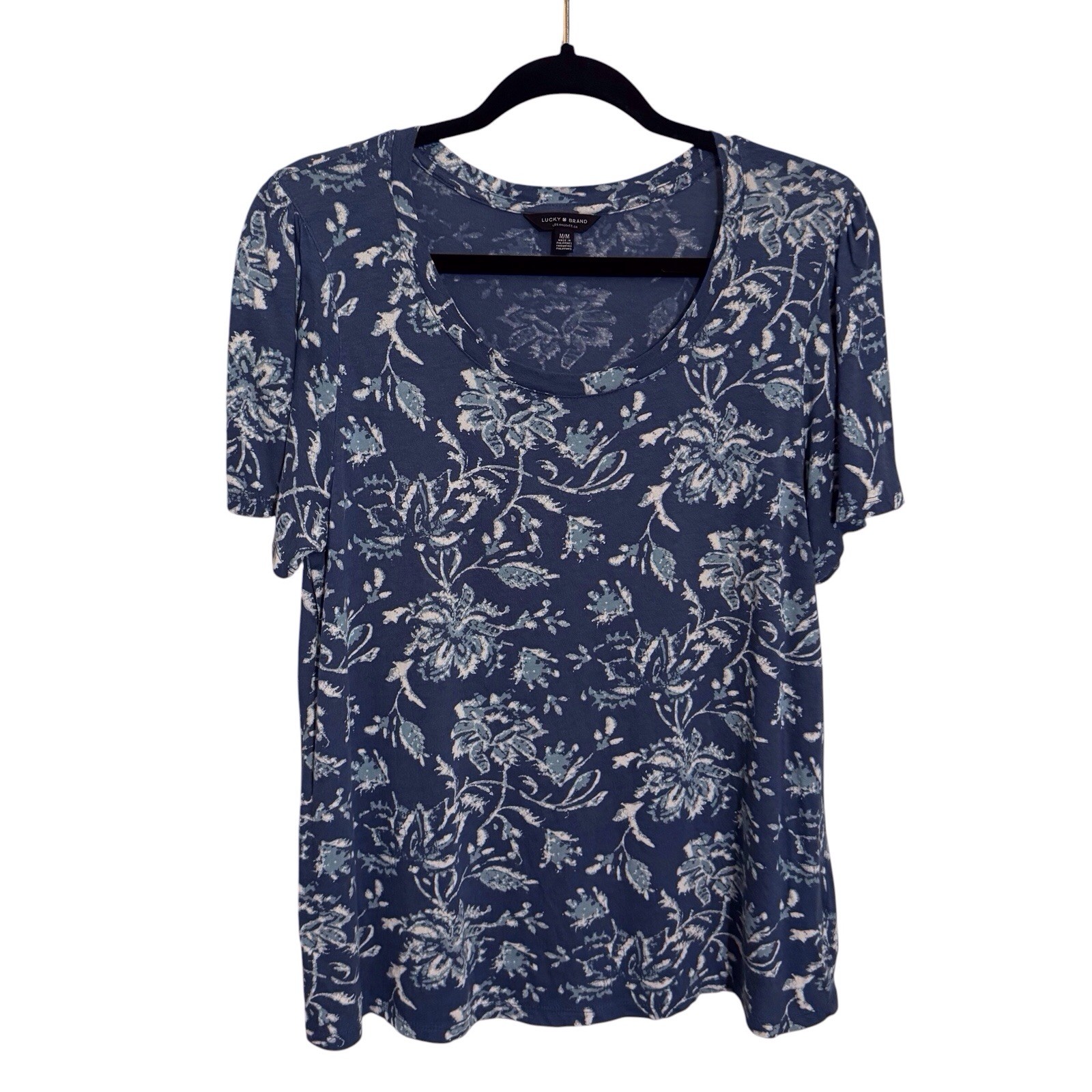 Lucky Brand Size Medium Blue Floral Top Short Sleeve Boho Western Stretch