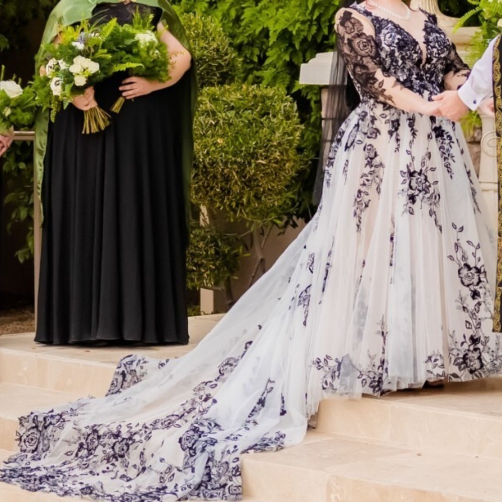Plus Size Wedding Dresses Gothic Black White With Long Sleeve V Neck Bridal Gown