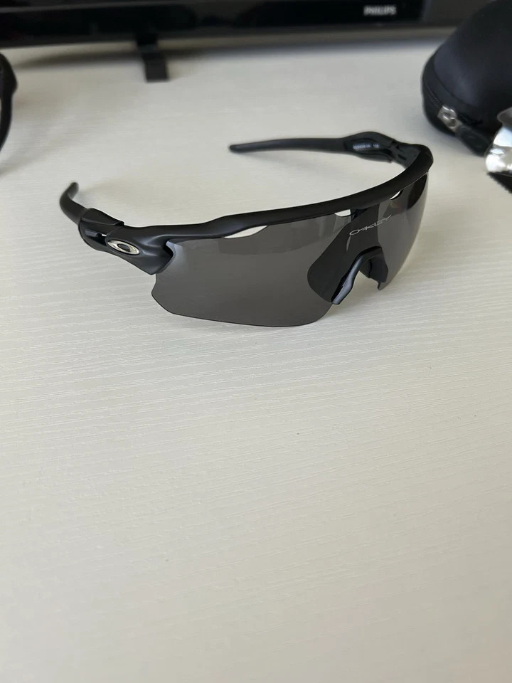 New Oakley Radar EV Path Polarized Prizm Black Frame Mirror/Chrome Len OO9208-08