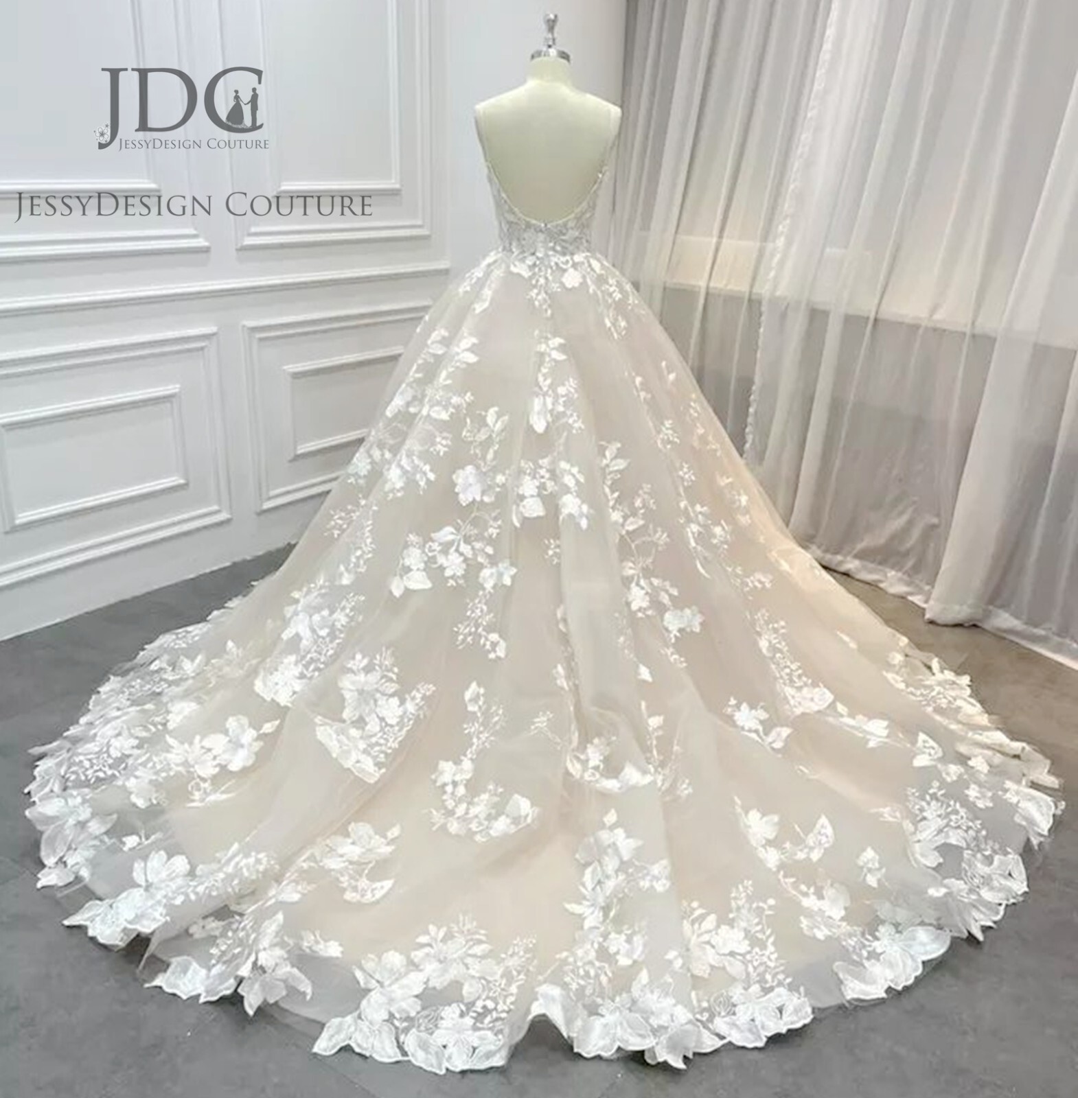 Exquisite Ivory Wedding Dresses Seep train Lace Applique Soft Tulle Bridal Gowns