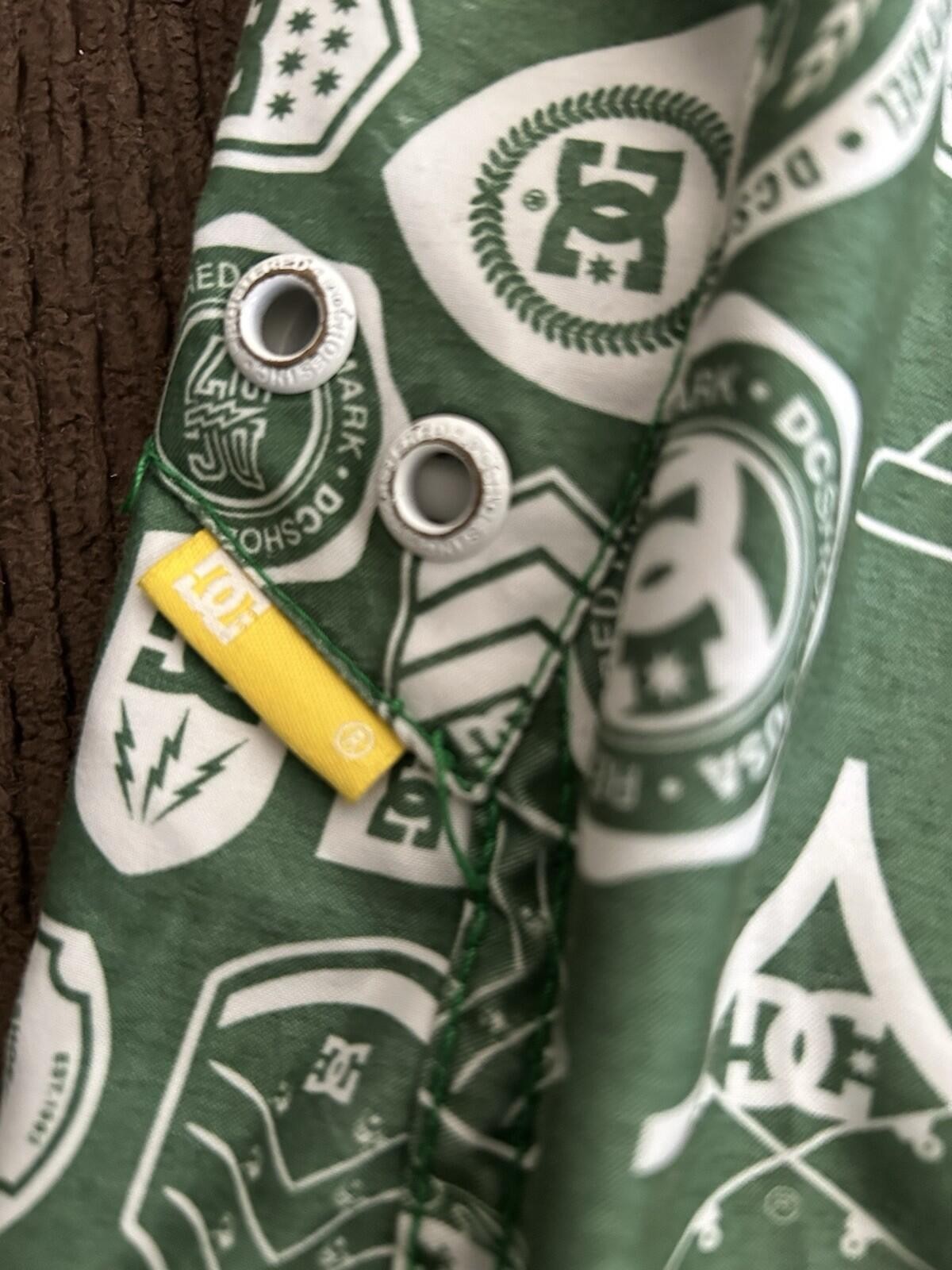 Vintage Y2K DC Shoes Men’s Board Shorts Green Logo Print Size 38 W/ Wax Comb