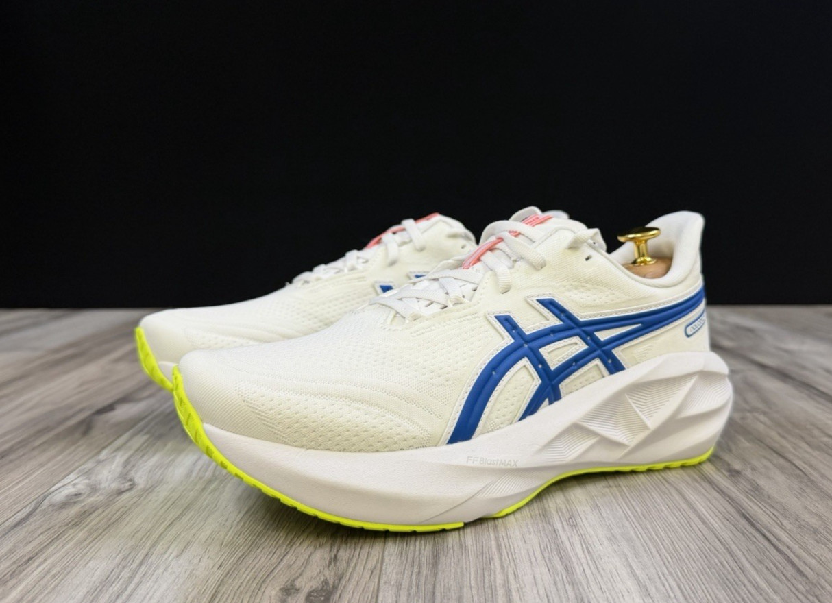 ASICS Novablast 5 ATC White Tuna Blue 1012B909-100 Womens Size 9 NEW