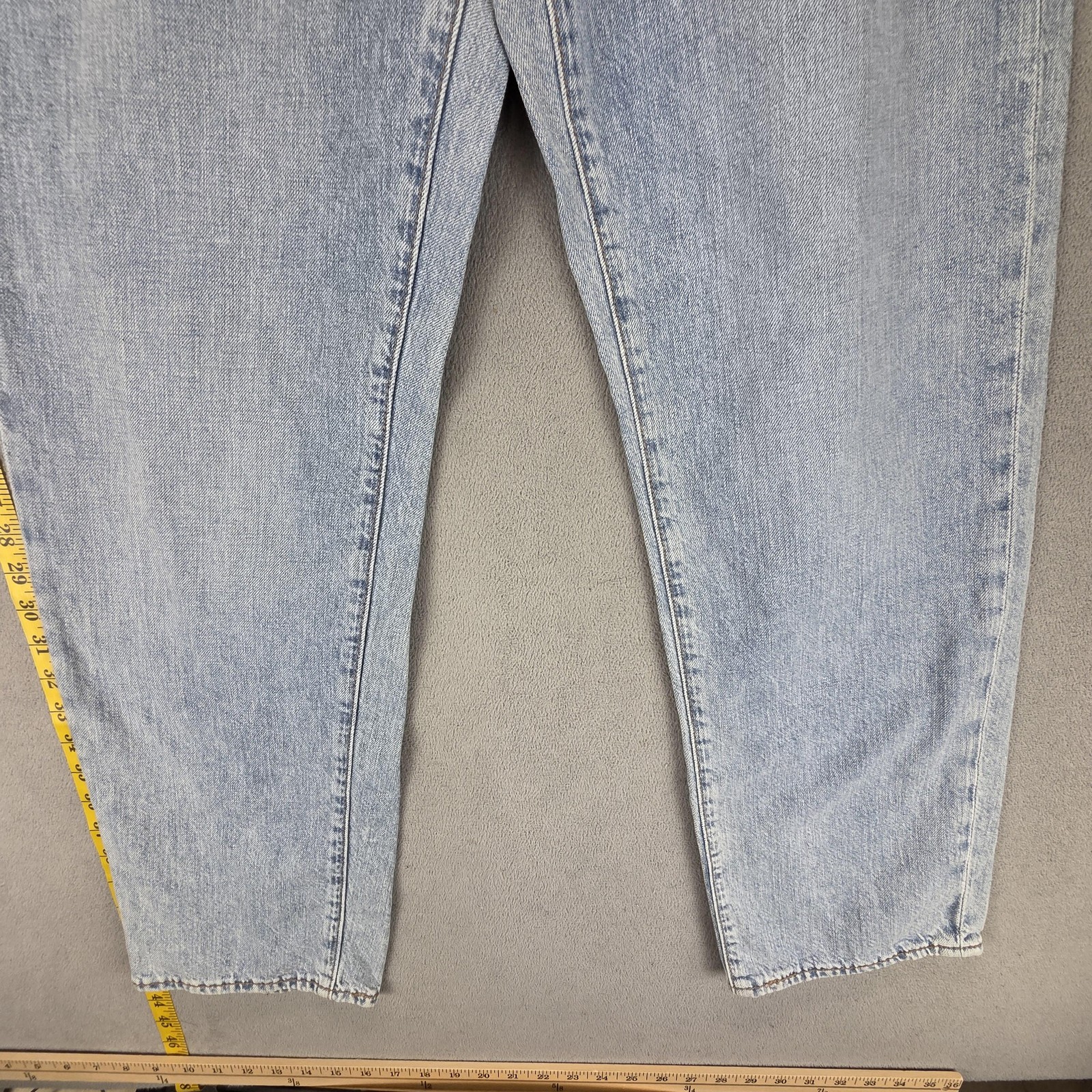 Levis 568 Jeans Mens 30×32 Light Wash Blue Denim Relaxed Tapered Zip Fly