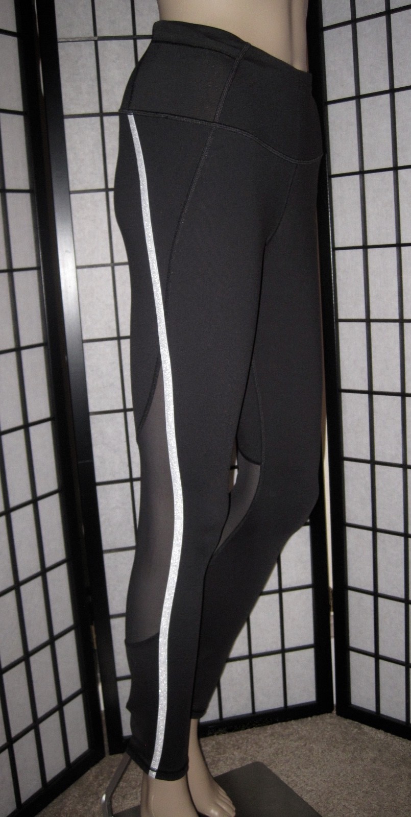 NWT VICTORIA’S SECRET SPORT BLACK MESH SILVER STRIPE KNOCKOUT TIGHT LEGGINGS