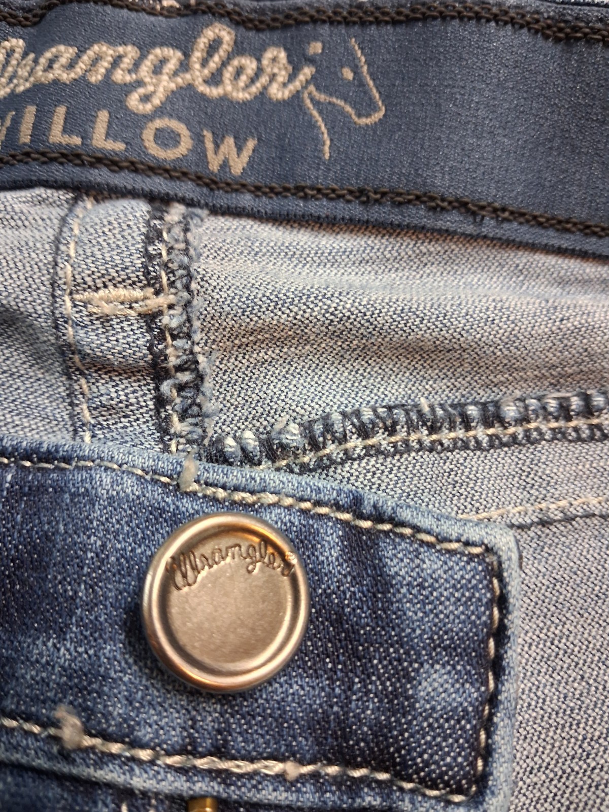 Wrangler Willow Ultimate Riding Jeans Measure 28×31 Boot Cut Medium Wash