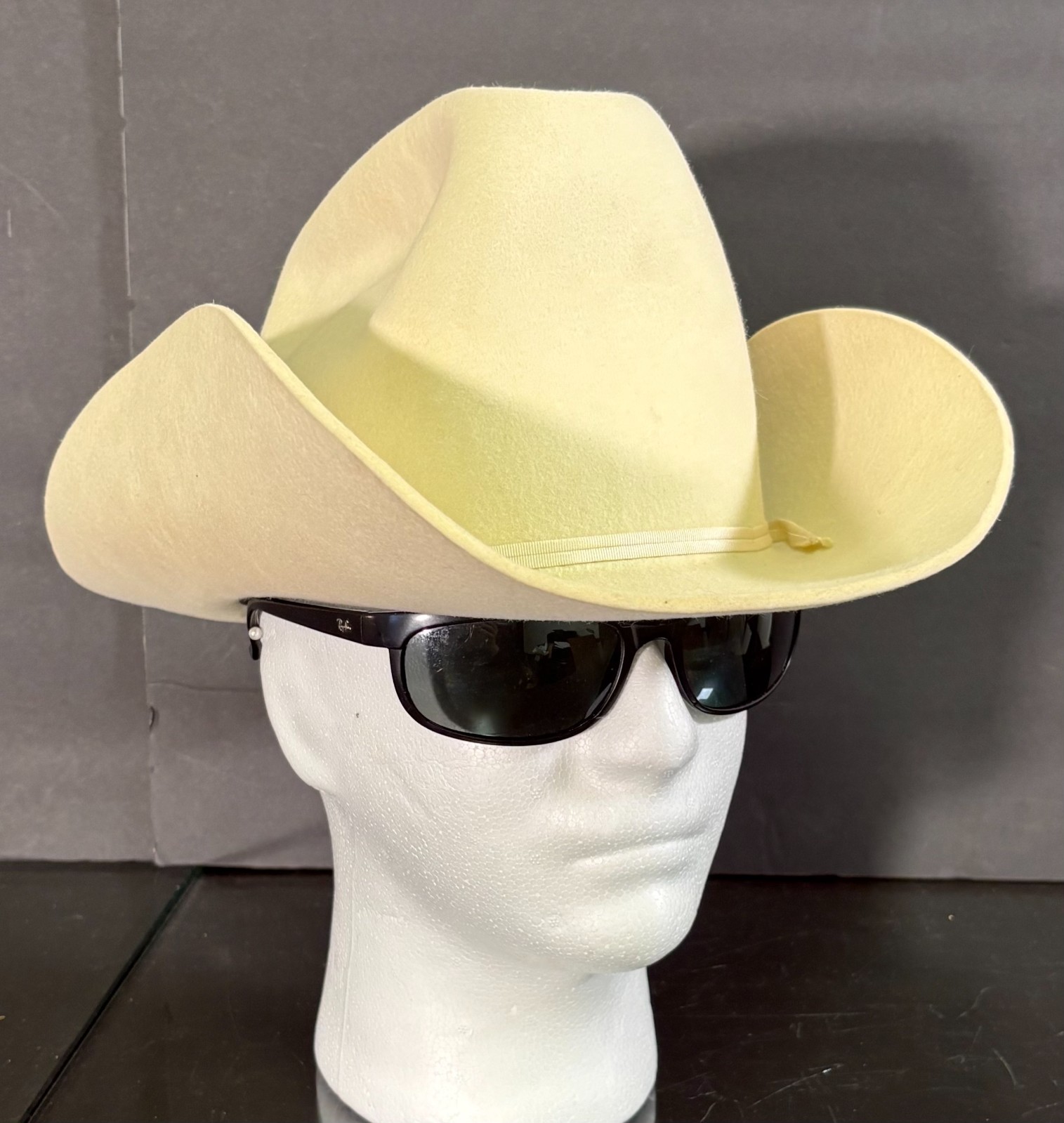Vtg Bailey 25X Beaver 6 7/8 Quarter Horse Cowboy Hat 3-1/2″ Brim Feather White
