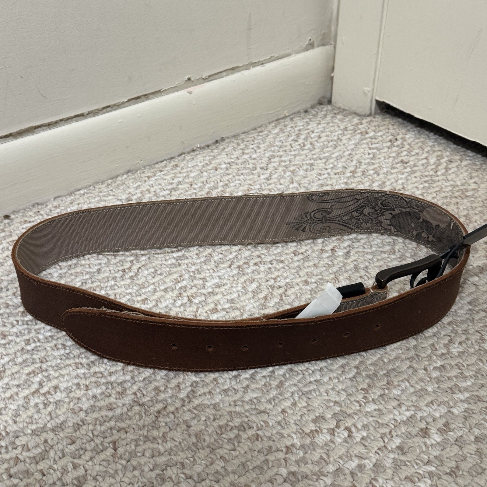 Levi’s Canvas Tan Leather Brown Tribal Reversible Etched Large L 38 – 40 – NWT