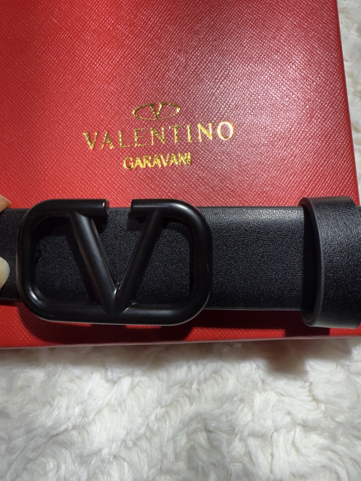 Valentino Garavani belt with VLogo buckle in black leather.