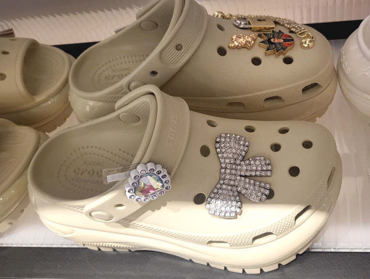 Crocs Jibbitz Pearl RIBBON, Cubic RIBBON Shoe Charm Genuine Crocs + Tracking