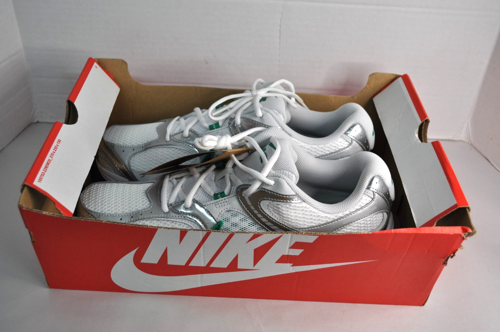 Nike V5 RNR White Malachite Green HJ5228-100 Men’s Size 13 New NWT