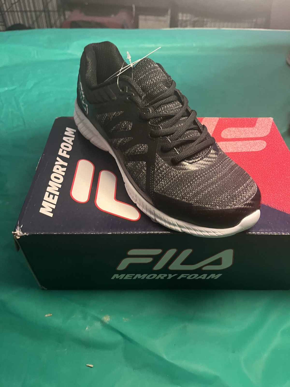 Fila Men’s Memory Foam Running Sneakers – Black/Gray – New wsneakers men size 10