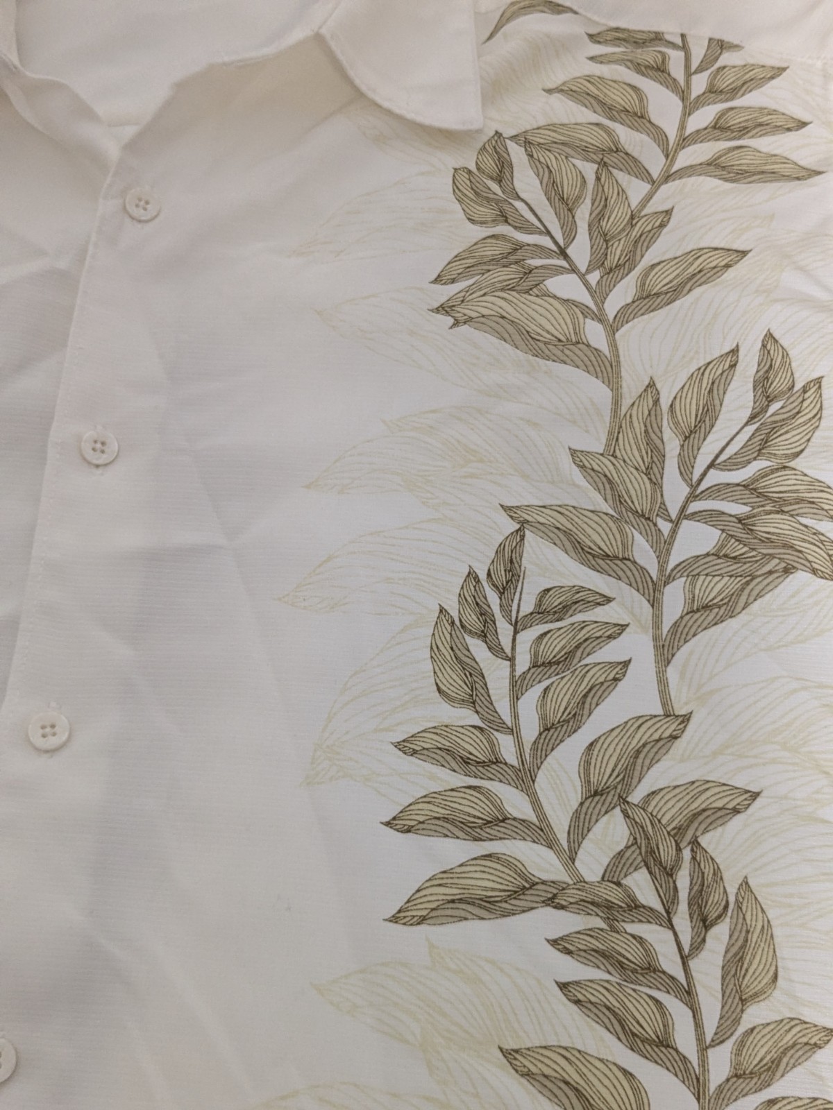 Cafe’ Luna Beige Button Down Short Sleeve Shirt Size Medium