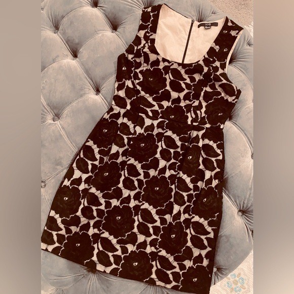 XXI Floral Lace Overlay Cocktail Dress with Nude Color Lining. Size Small