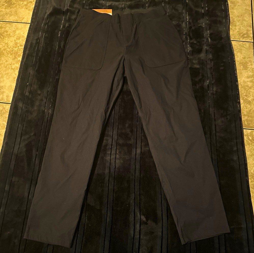 Eddie Bauer Women’s Solid Black Straight Leg Ankle Pants w/ Logo Accent