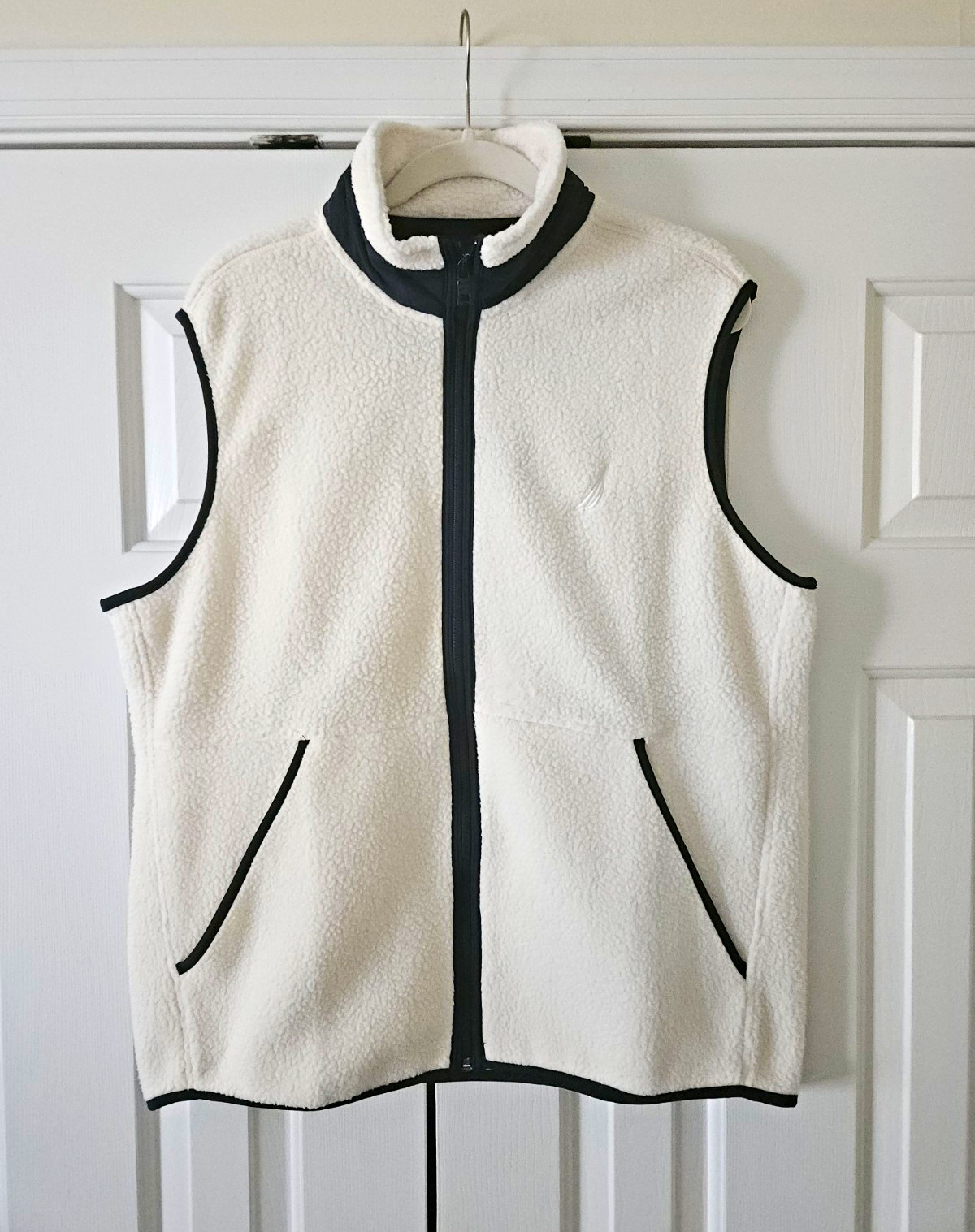 NWT Nautica Nautex Men’s Fleece Vest Size M White/Black Full Zip Stand-Up Collar
