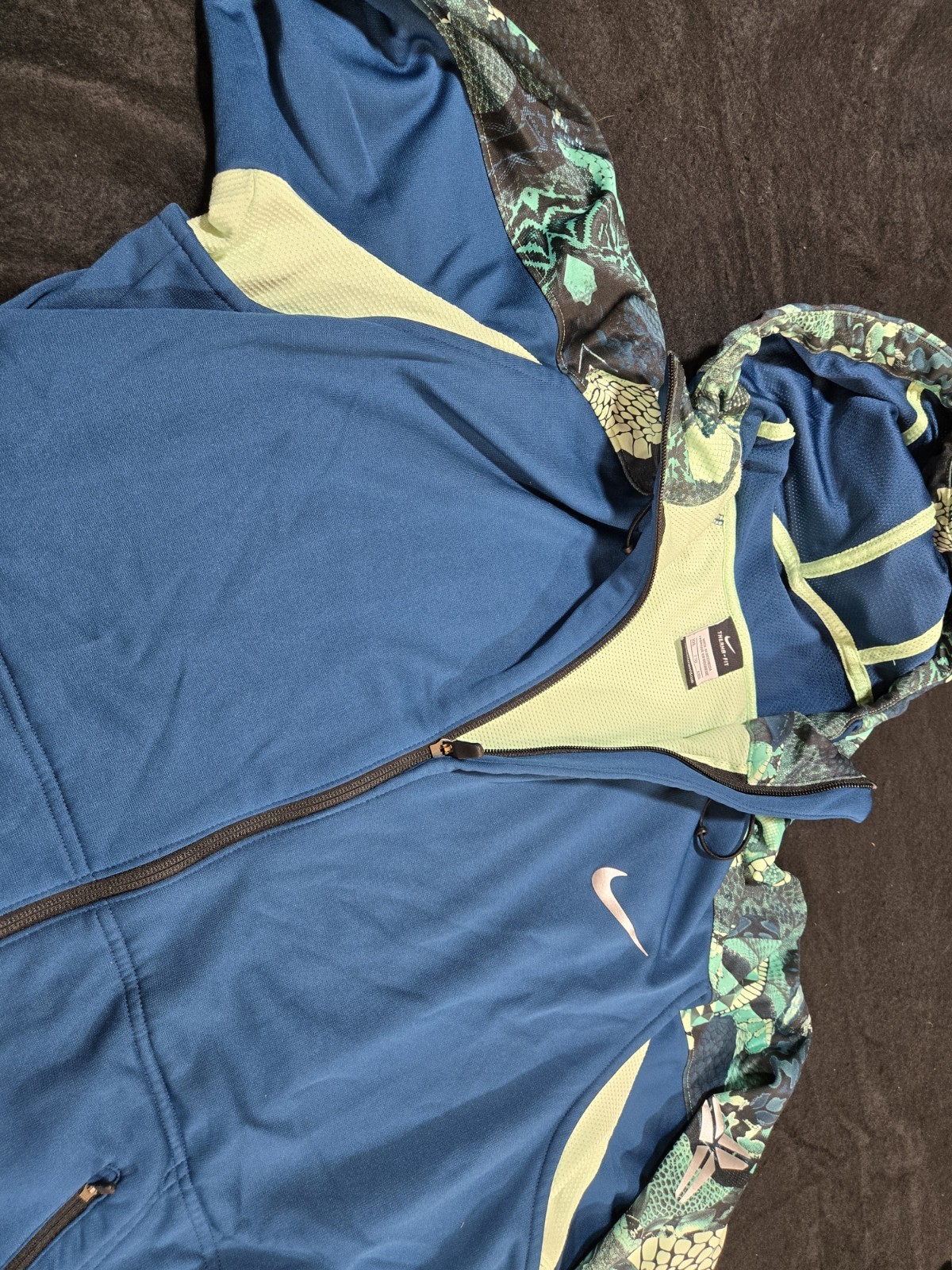 Excellent Condition Mens 2XLNike Therma-Fit long Sleeve with Hood!!! Great Deal!