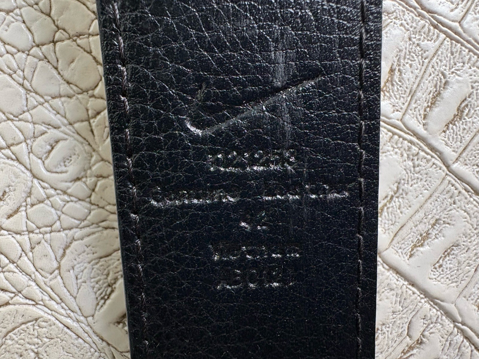 Nike Leather Belt Men 42 Black White Reversible Silvertone Buckle Stitching Logo