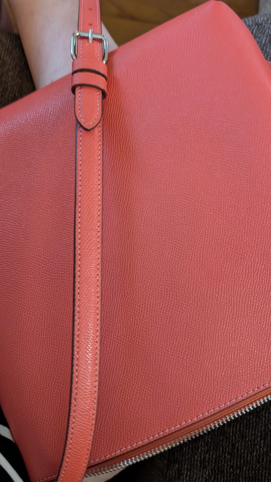 Coral Coach Brossbody with Inside Pockets in excellent shape