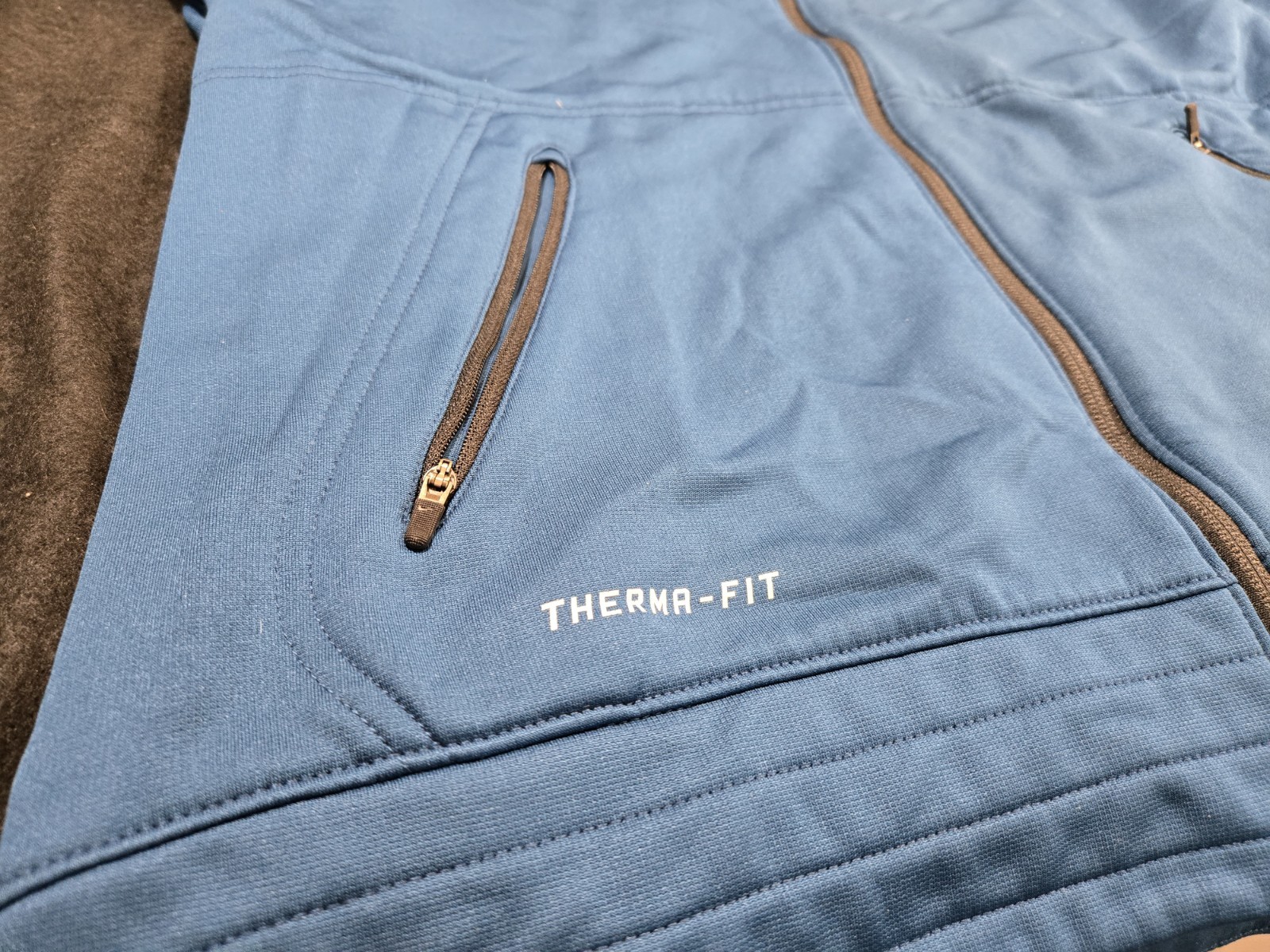 Excellent Condition Mens 2XLNike Therma-Fit long Sleeve with Hood!!! Great Deal!