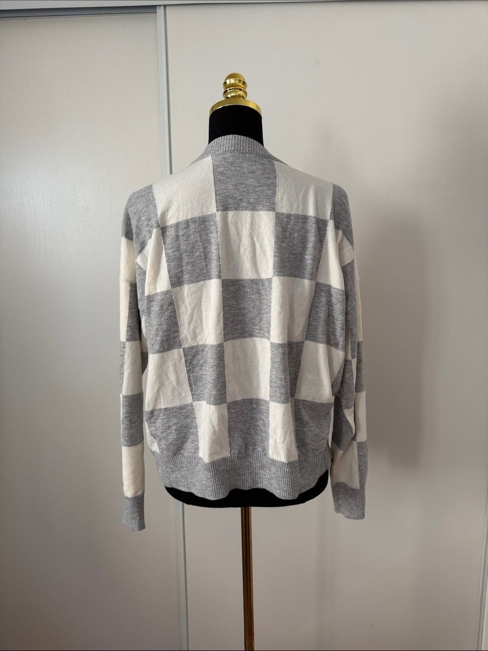 T Tahari Gray & White Checkerboard Crewneck Sweater