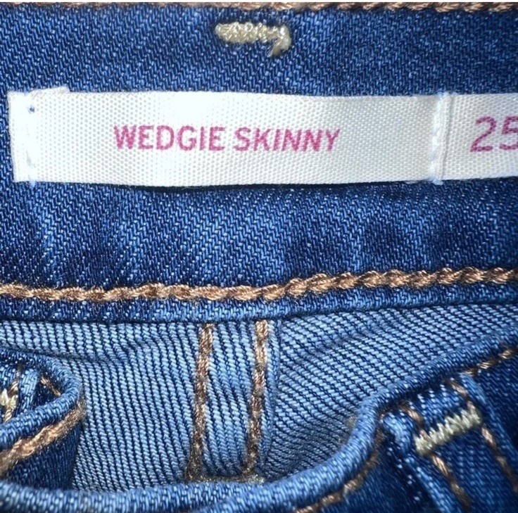 Levi’s Wedgie Skinny Raw Cut Hem Jeans in Wedgie From The Block Size 25