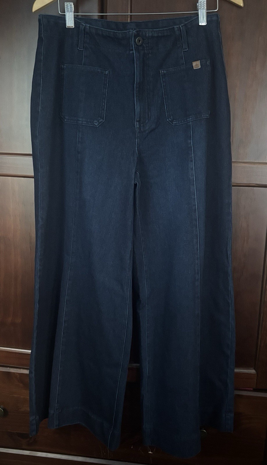 Halara Women’s Wide Leg Jeans With Front Pockets. Size L