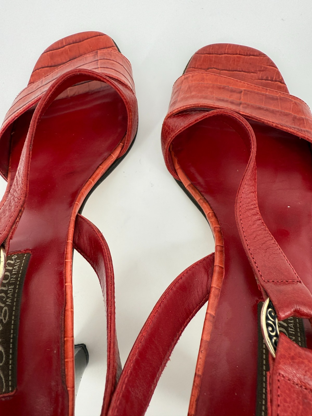 Brighton Rhodes Red Leather Heels Womens 9M Made In Italy Croc Emboss Slingback
