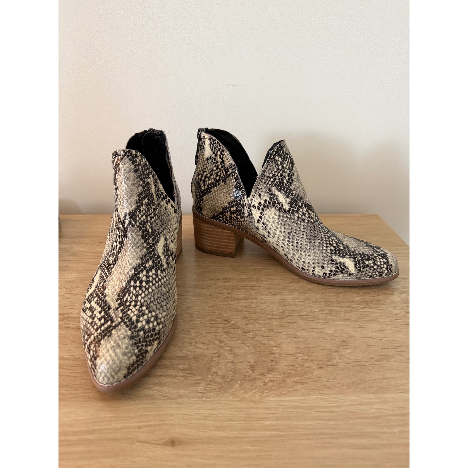 Blondo 7.5 Esmee Waterproof Snakeskin Print Ankle Boots Grey Cowgirl Boho