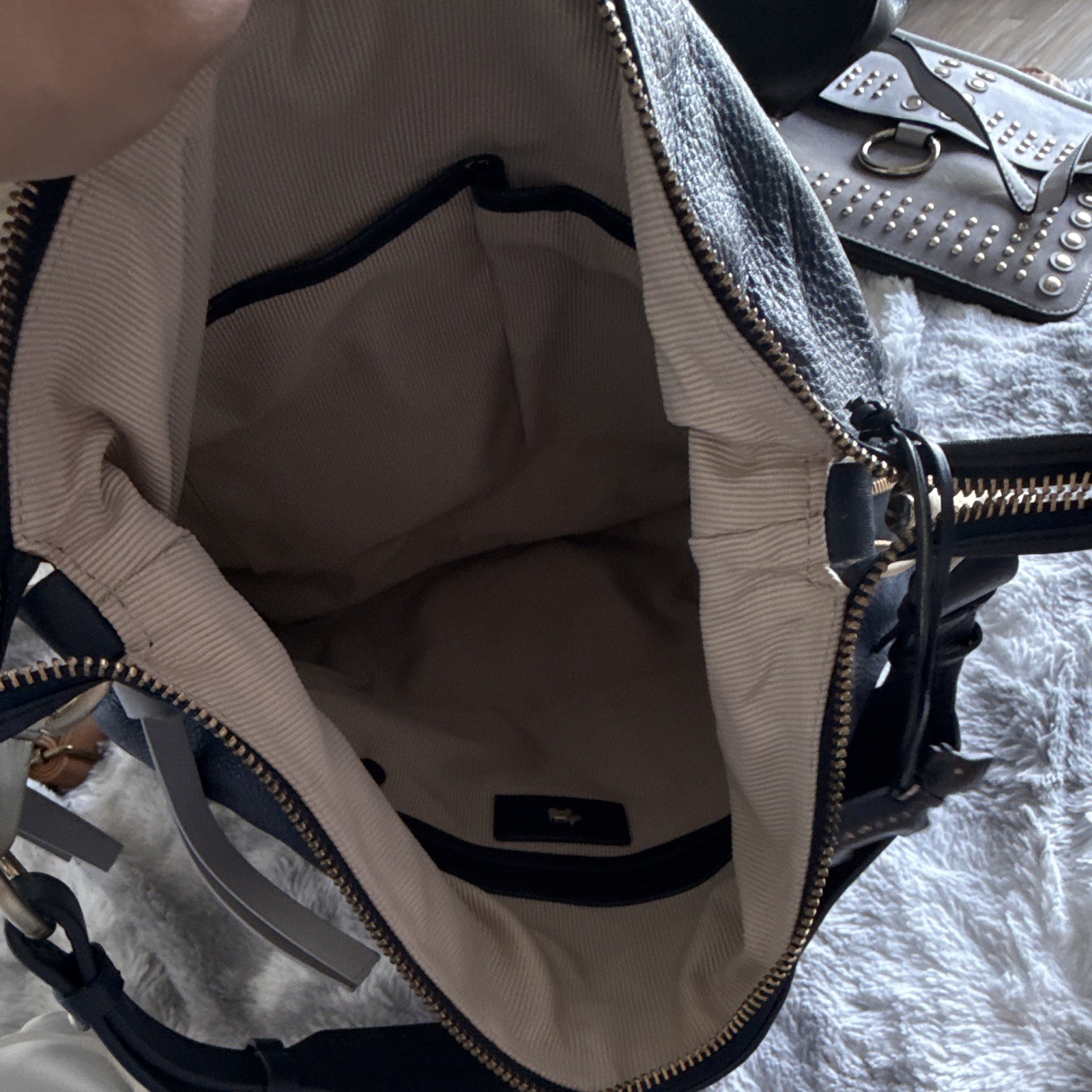 Radley Black Pebbled Shoulder Bag Zip Gold Hardware Inner Pockets Dog Charm