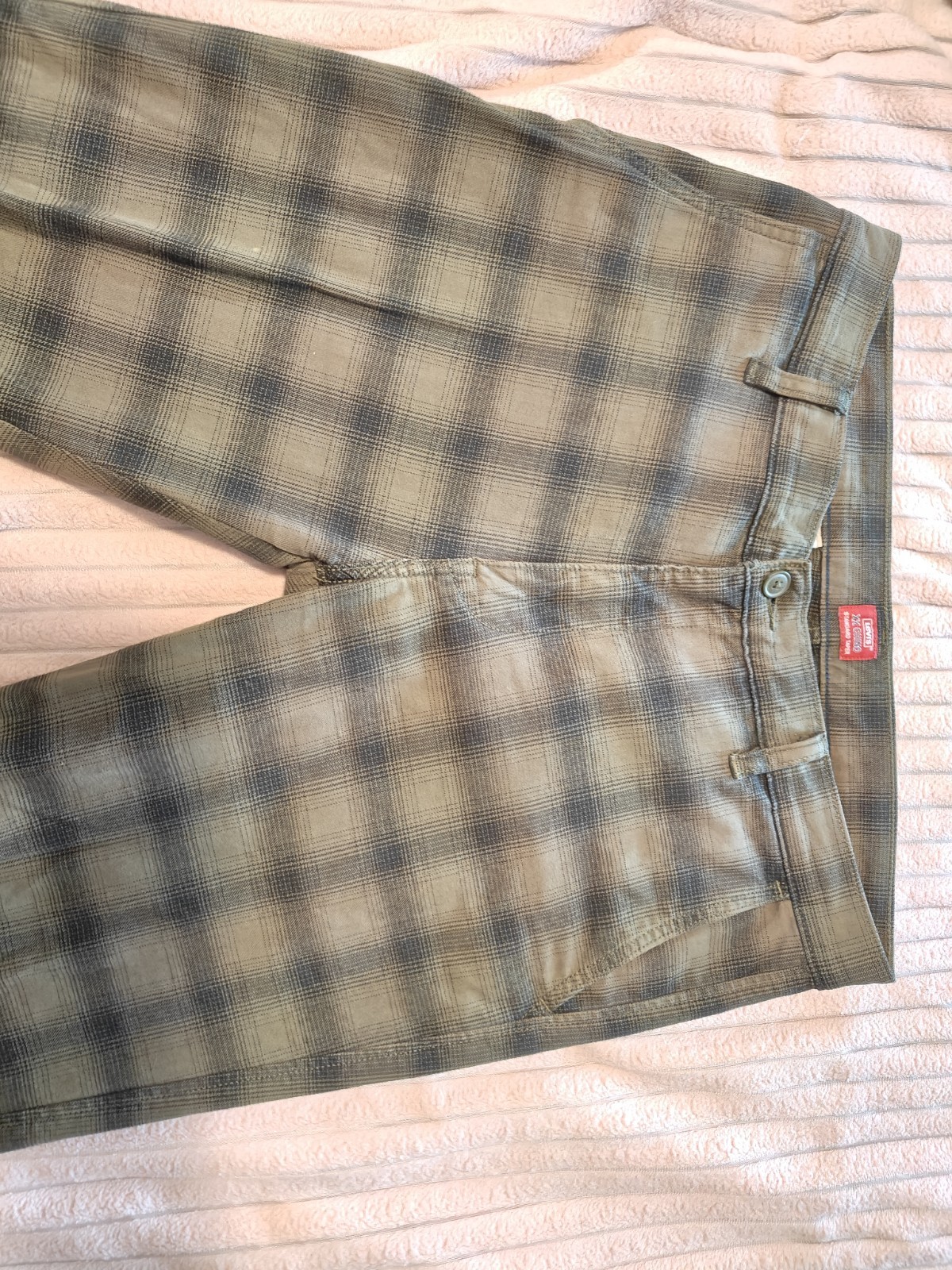 Levi’s Rare Green/ Black Plaid Tapered Chino Pants. 33×32