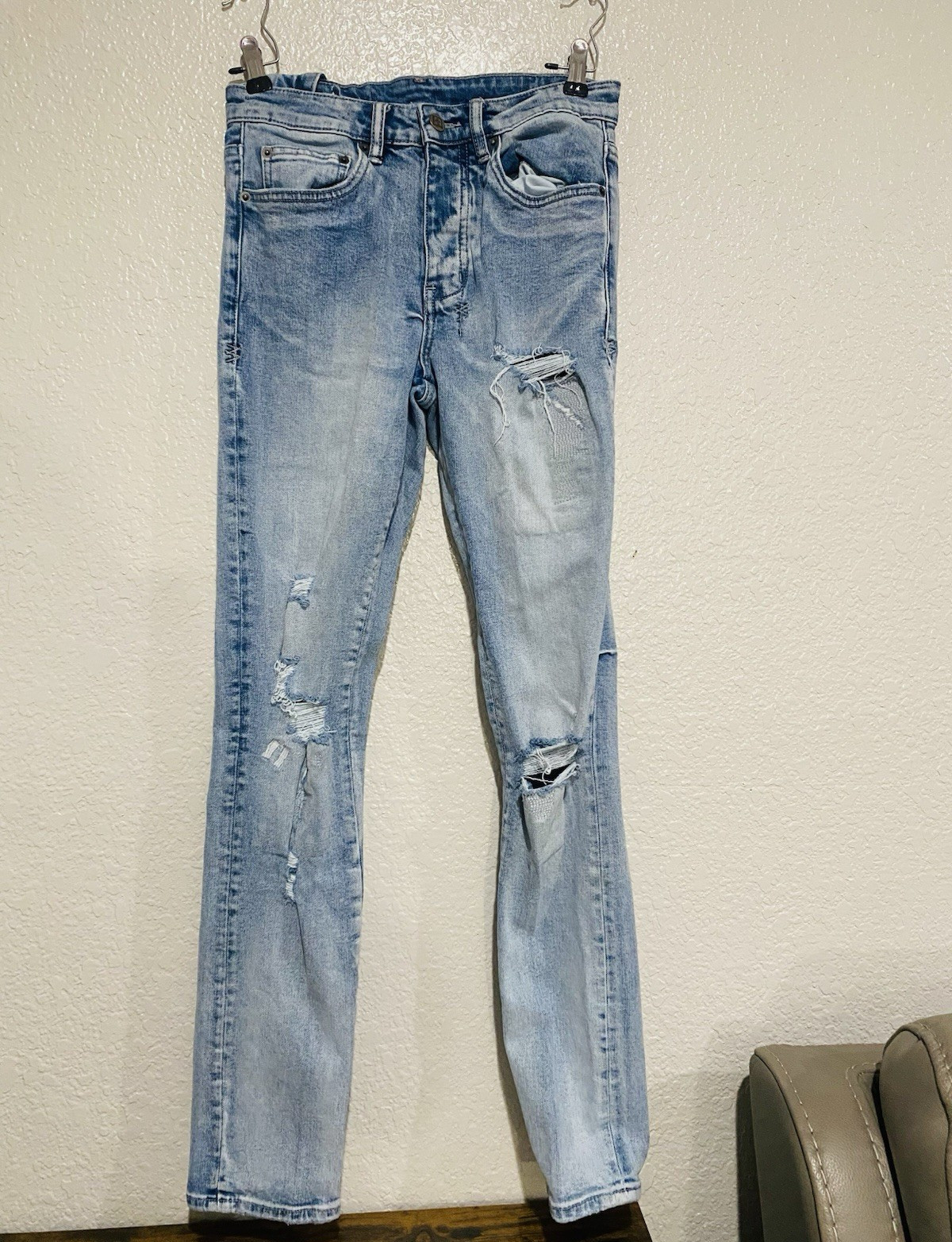 Ksubi Women’s Light Wash Distressed Skinny Stretch 5-Pocket Logo Jeans