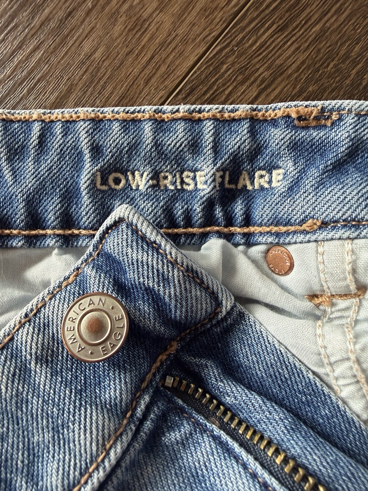 American Eagle Women’s Low Rise Flare Jeans-Medium Wash- Size 6 Reg