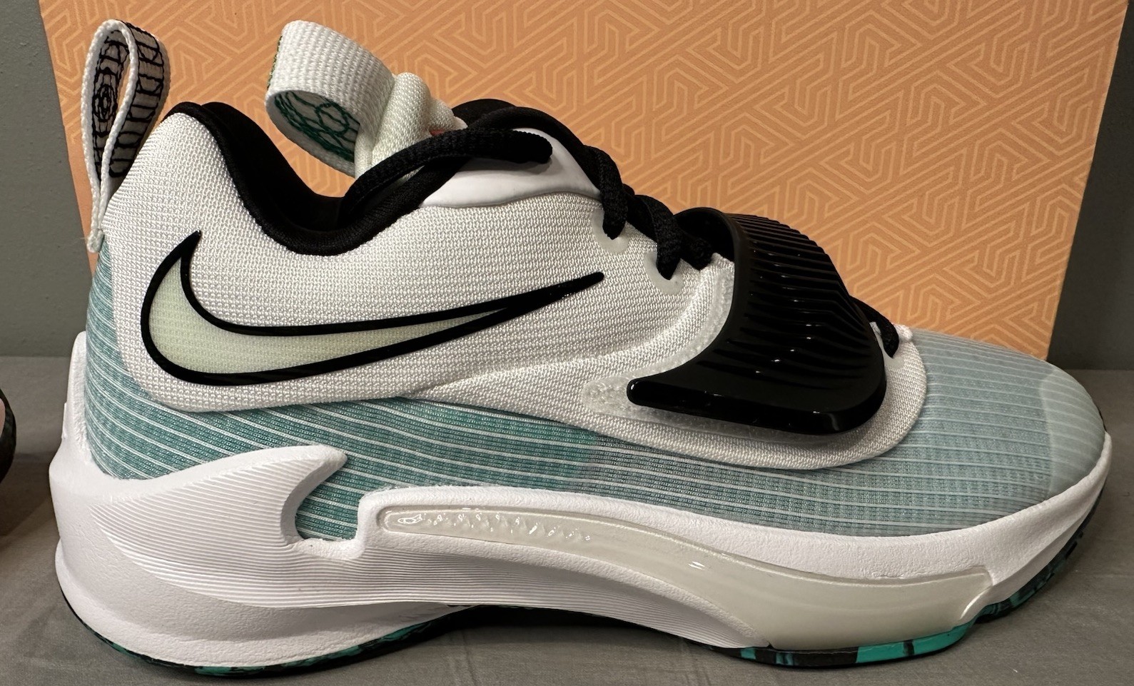 Nike Zoom Freak 3 (GS) Clear Emerald Sneakers DB4158-101 Youth Size 5Y