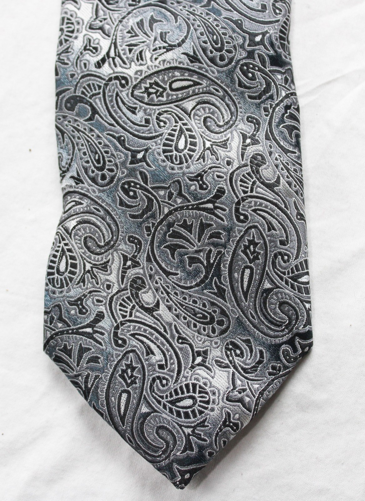 Barry Wang Men’s Flower Neck Tie & Handkerchief AP2 Silver Paisley One Size NWT