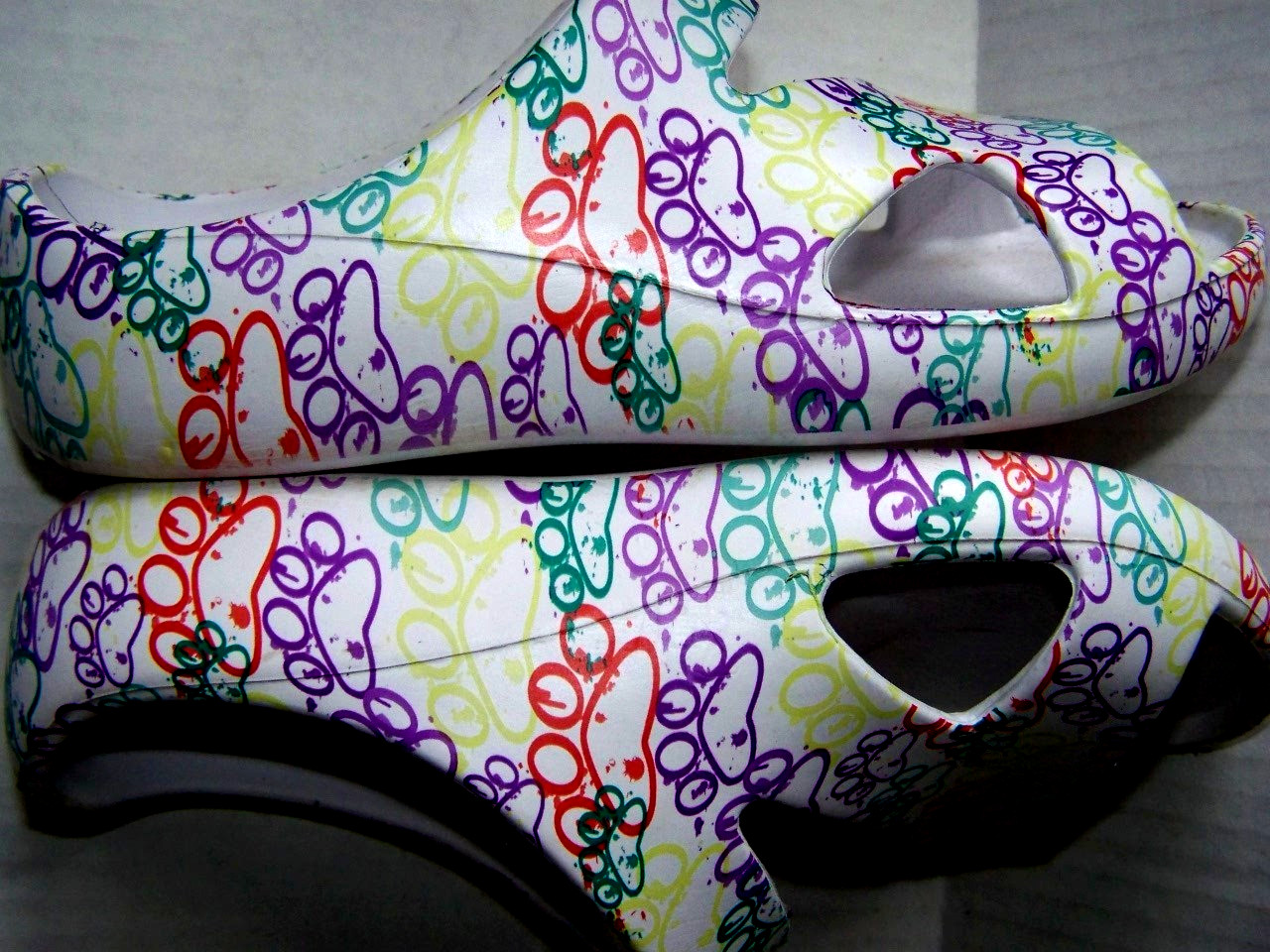 Sandals, slide on size 7M WHITE with Multi color Paw prints n flowers NextToNEW