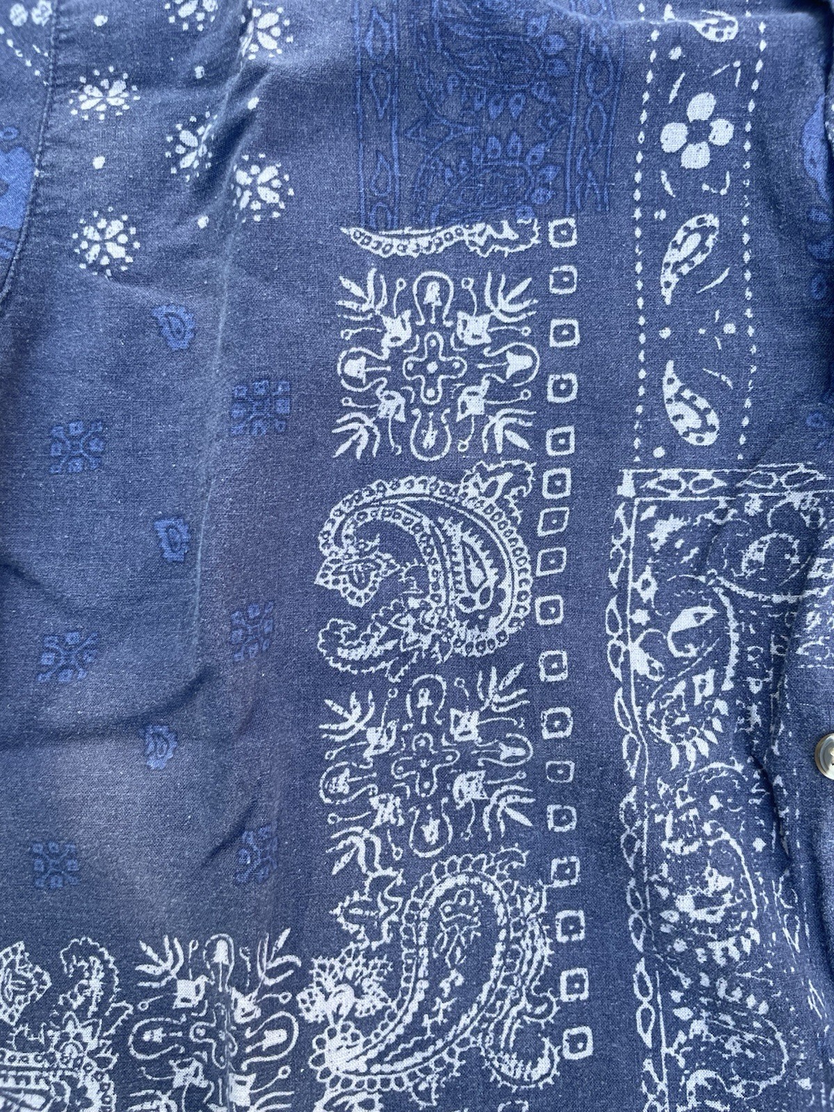 Urban Outfitters BDG Men’s Short Sleeve ButtonUp Blue Paisley Design Size Medium