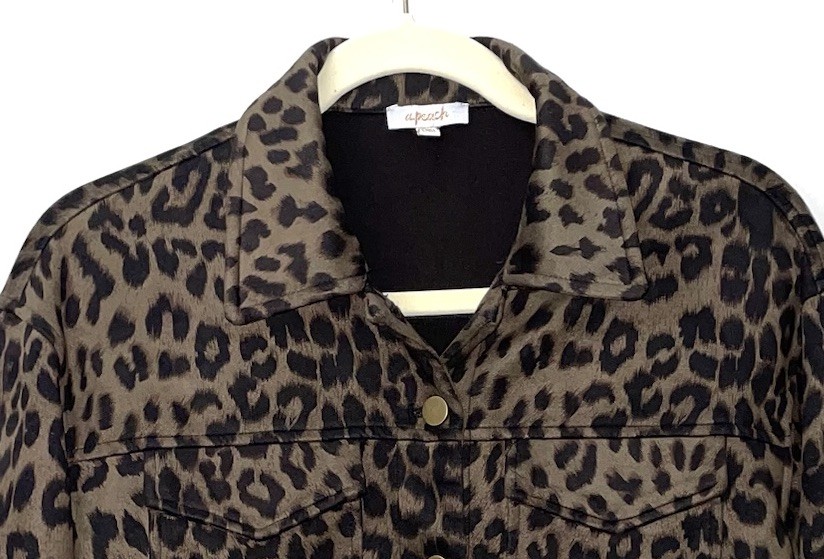 A. Peach Cropped Leopard Jacket Womens Small Soft & Stretchy