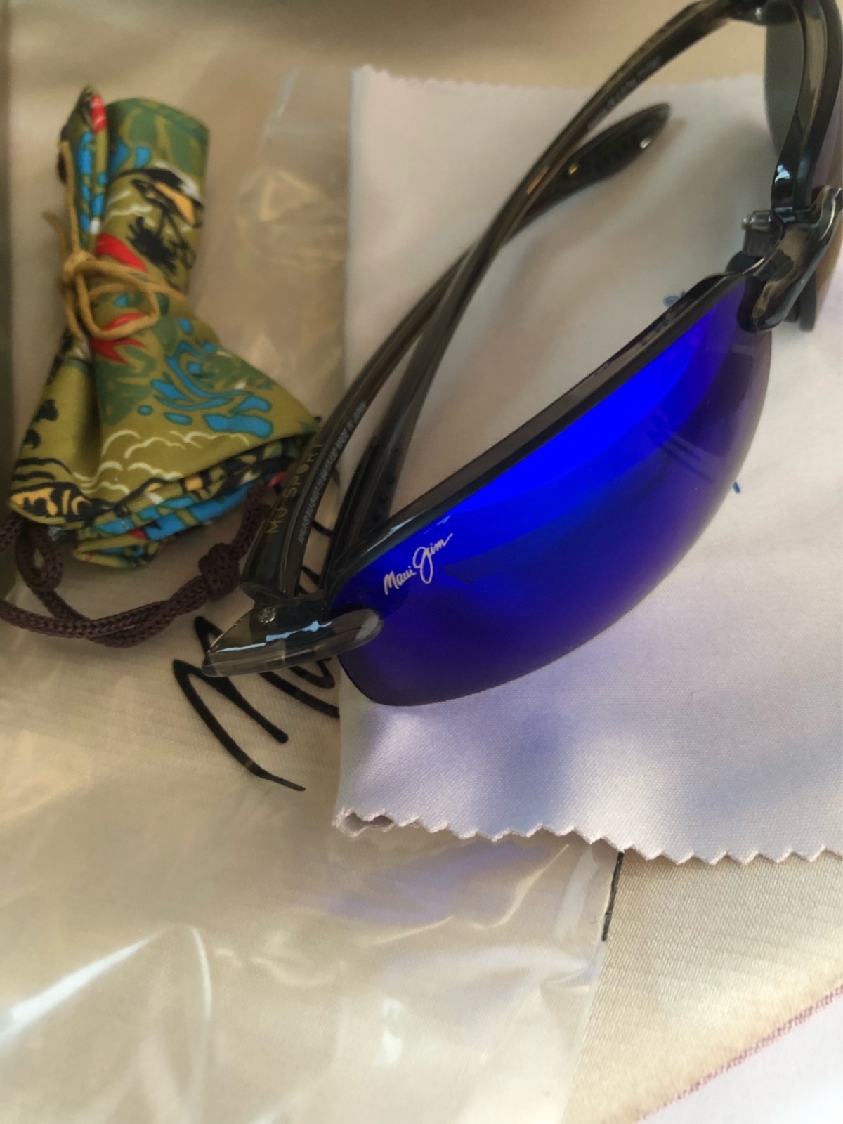 Maui Jim B407-11 Ho’okipa Sunglasses Grey Frame / Blue Hawaii Polarized Lenses