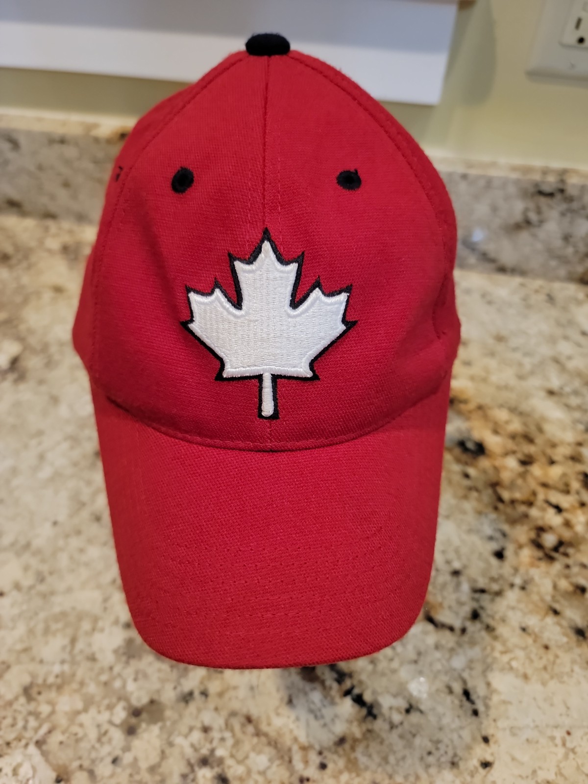 Annco CANADA MapleCondition leaf HAT CAP YOUTH RED Excellent