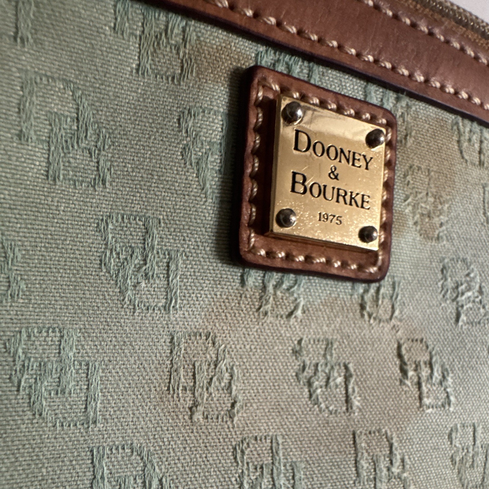 Dooney & Bourke Green Logo Small Wristlet Zip Pouch Brown Strap Red Lined