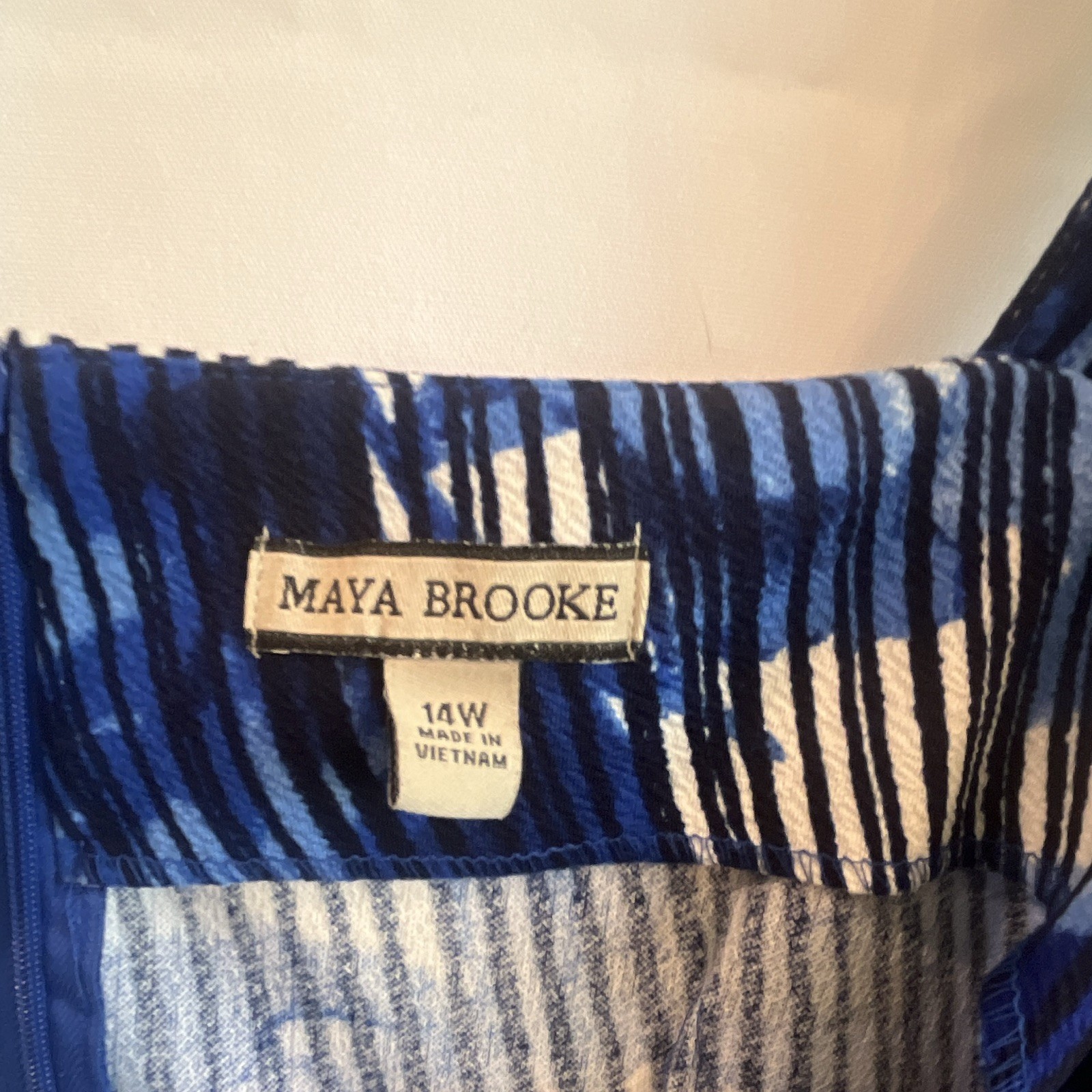 Maya Brooke Blue/White Abstract Sheath Dress Scoop Neck Sleeveless Knee 14W