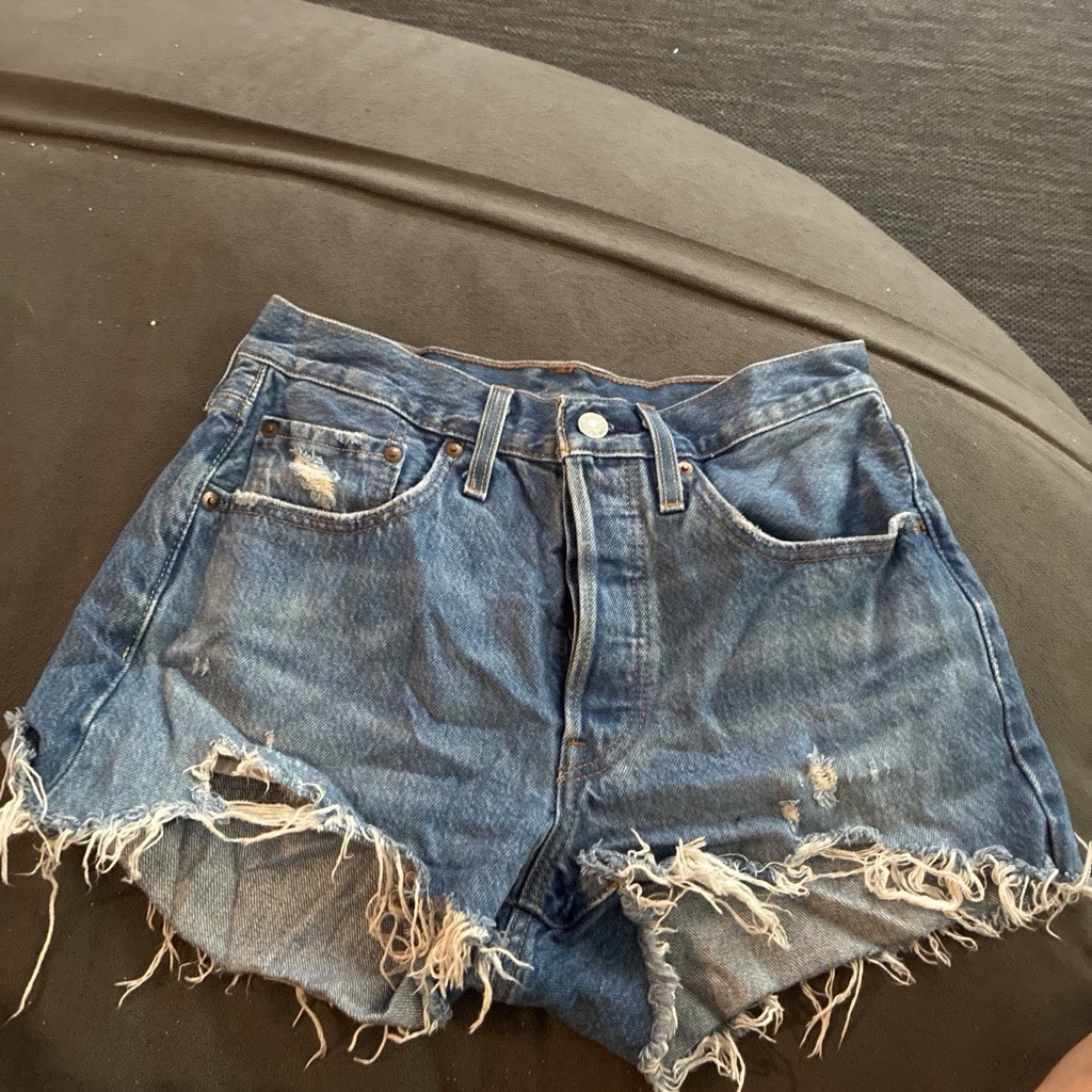 Levi’s 501 Women’s Blue Denim Cut Off Shorts Button Fly Frayed Hem size 26