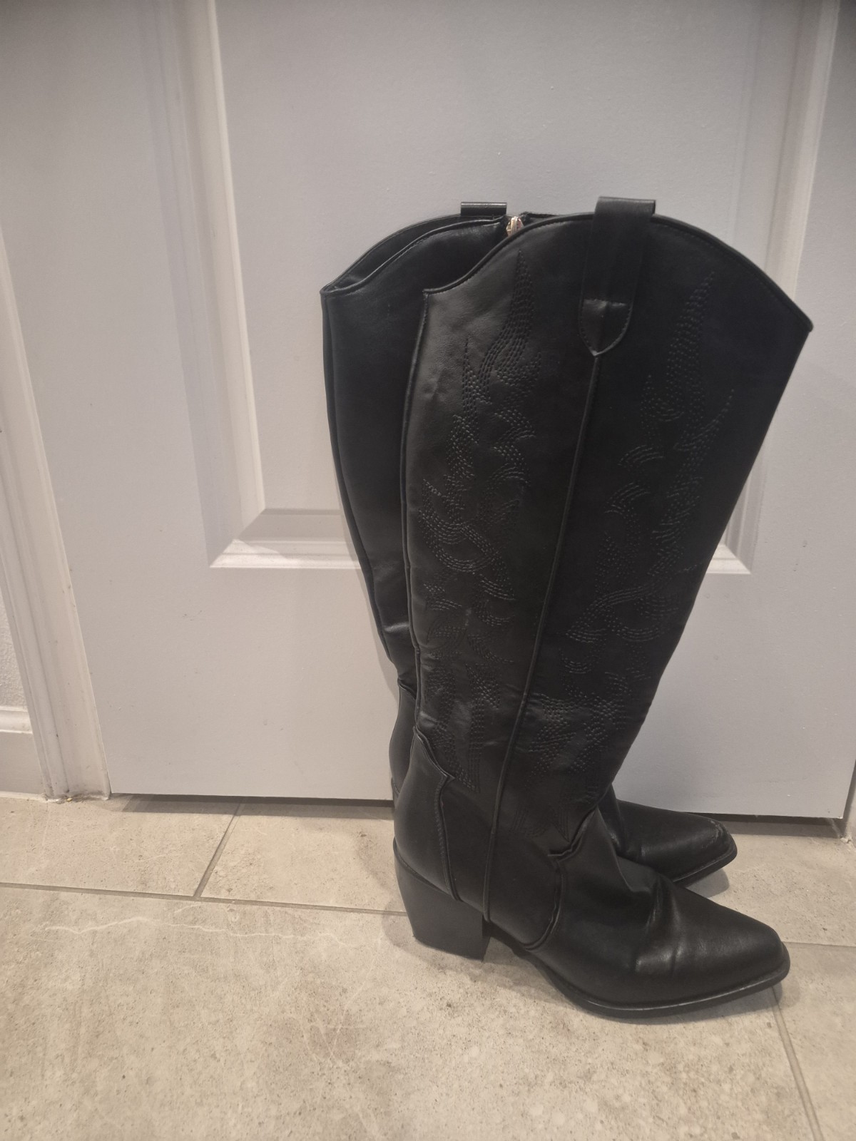 wo.en high knee nlack cowboy boots dream.paris