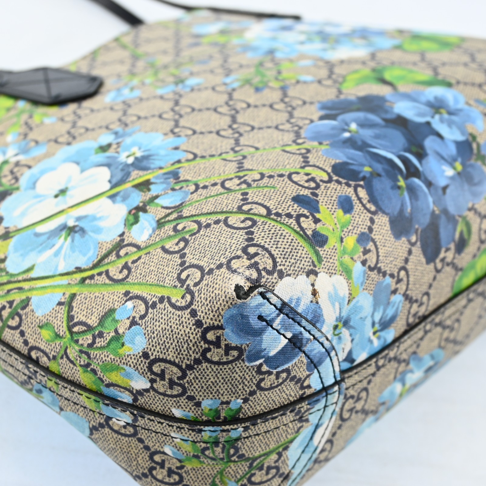 GUCCI Blooms Printed Tote Bag GG Reversible PVC Blue M1371YC804