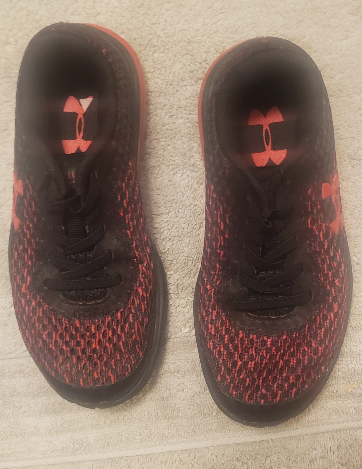 UNDER ARMOUR BPS Kids 11k Liquify Rebel AL Red Black Shoes NO TIE