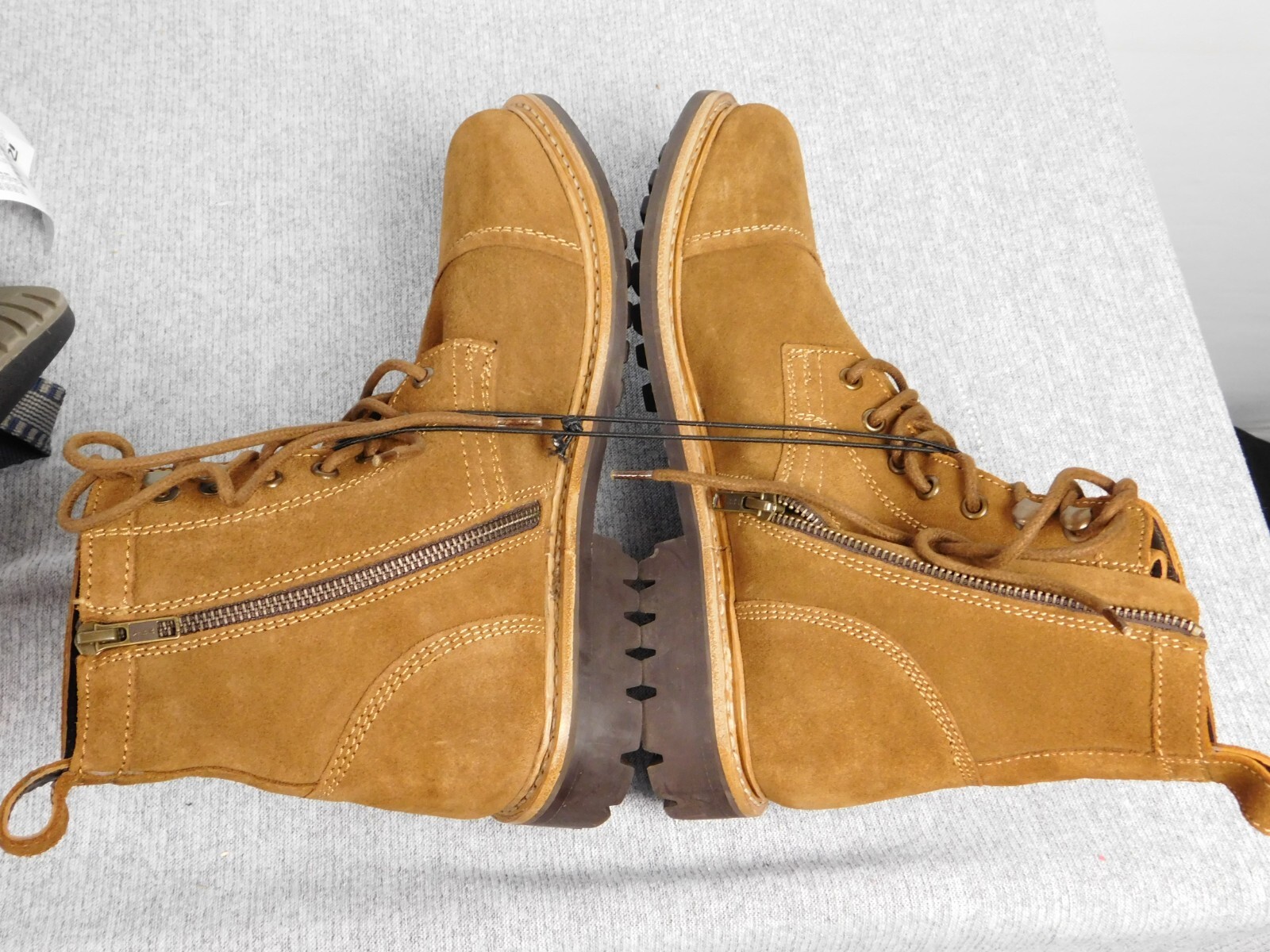 NEW Frye & Co Russell Lace-Up Suede Boots Side Zipper Tan Men’s Size 8.5 to 10.5