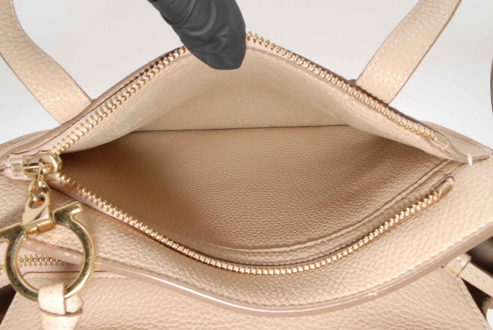 Salvatore Ferragamo Shoulder Hand Bag AMY Gancini Leather Pink Beige