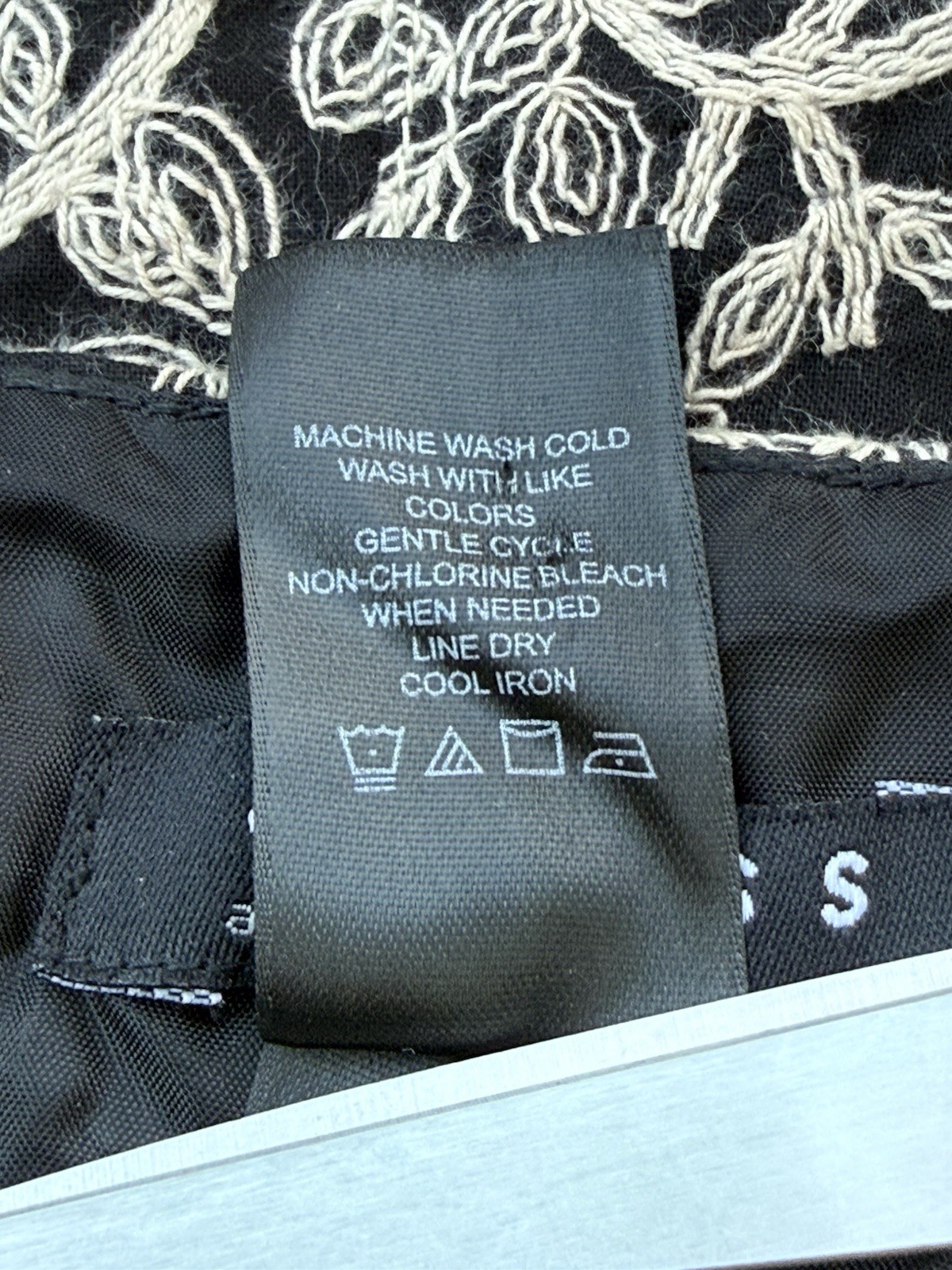 Axcess Black White Embroidered Floral A-Line Knee Length Skirt Size 12 Lined